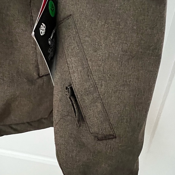 686 Ski/Snowboarding Jacket - Picture 5 of 11